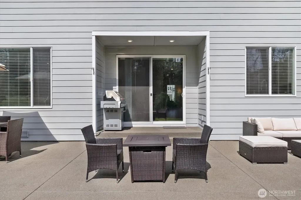 17525 Crossing Drive E Puyallup WA 98374