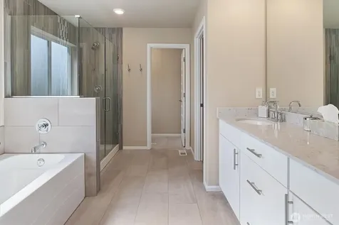 17525 Crossing Drive E Puyallup WA 98374