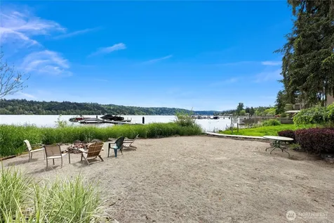4050 W Lake Sammamish Parkway NE Redmond WA 98052