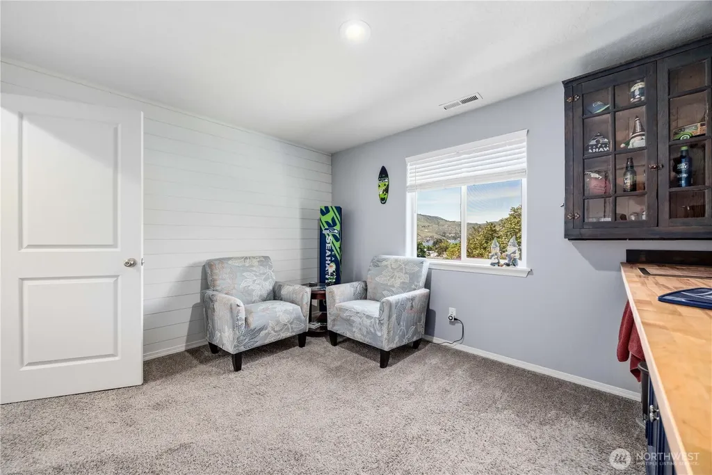 609 N Bradley Street Chelan WA 98816