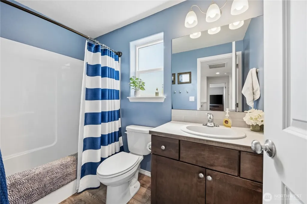 609 N Bradley Street Chelan WA 98816