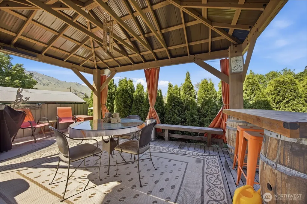 609 N Bradley Street Chelan WA 98816