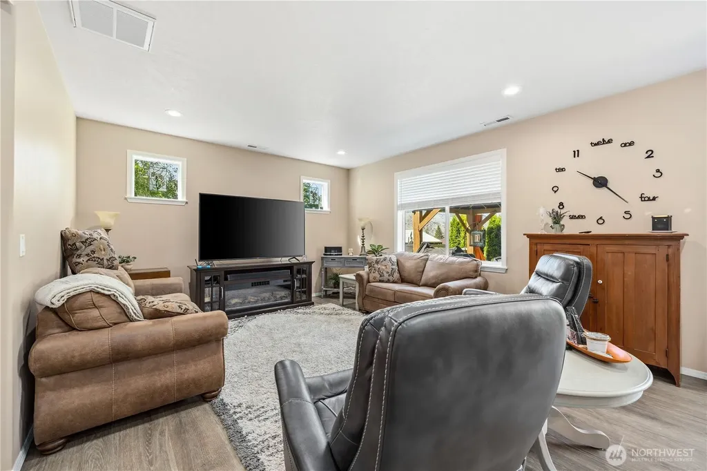 609 N Bradley Street Chelan WA 98816
