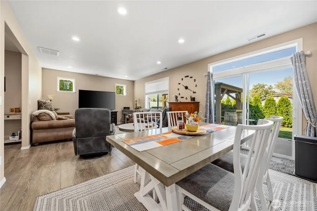 609 N Bradley Street Chelan WA 98816