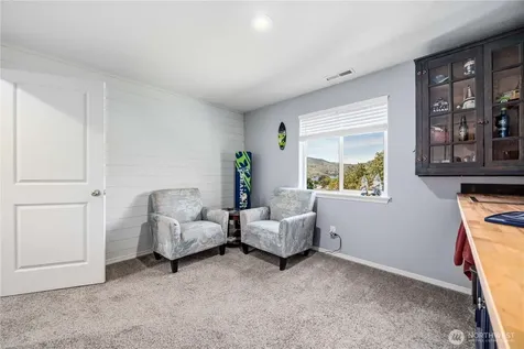609 N Bradley Street Chelan WA 98816