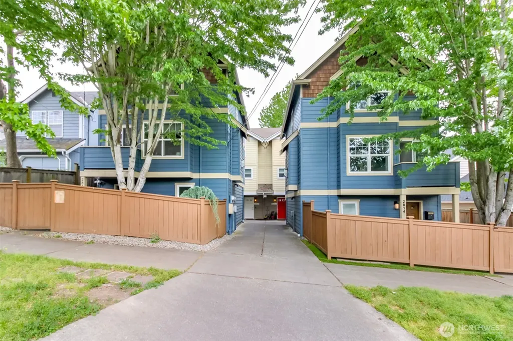 2816 SW Adams Street Seattle WA 98126