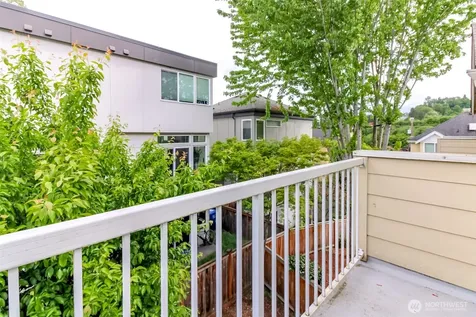 2816 SW Adams Street Seattle WA 98126