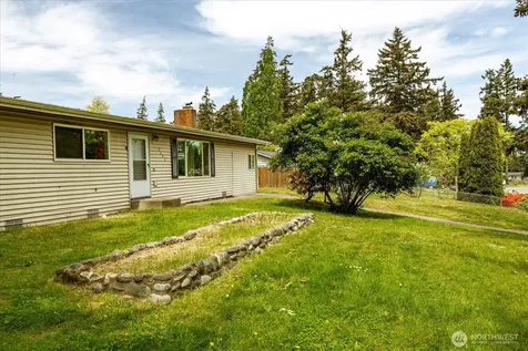 2642 Olympic Drive Oak Harbor WA 98277