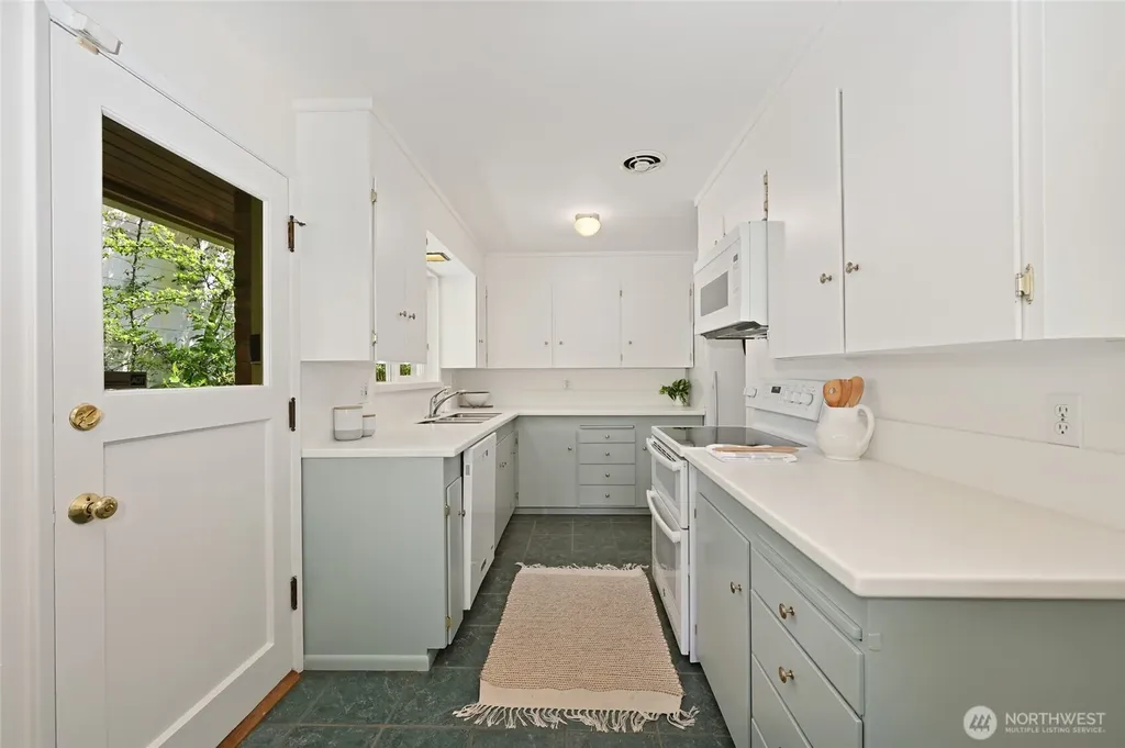 10801 12th Avenue NE Seattle WA 98125