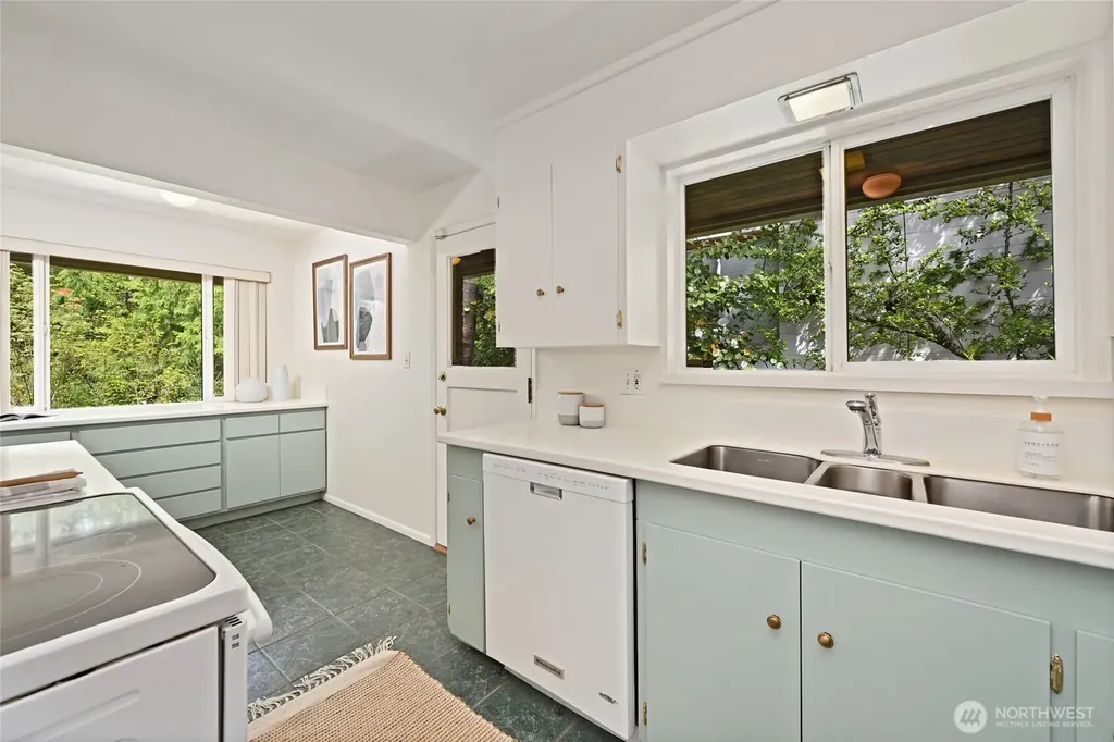 10801 12th Avenue NE Seattle WA 98125