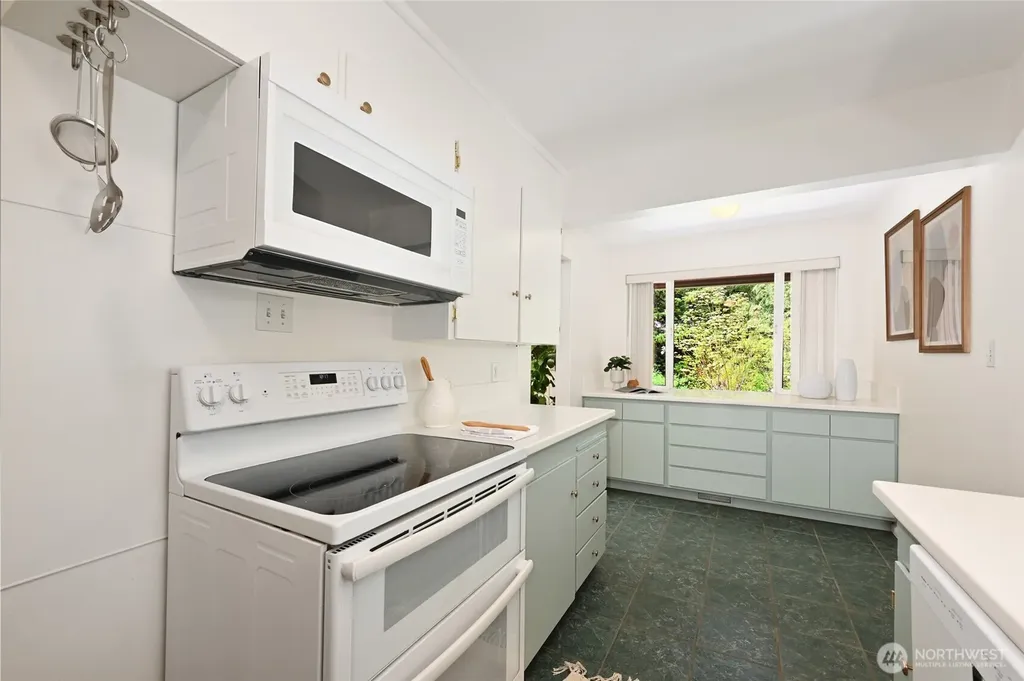 10801 12th Avenue NE Seattle WA 98125