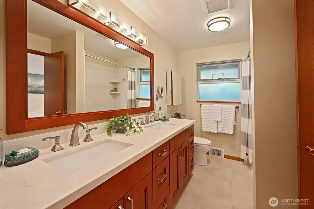 10801 12th Avenue NE Seattle WA 98125