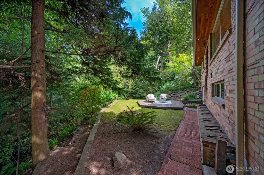 10801 12th Avenue NE Seattle WA 98125