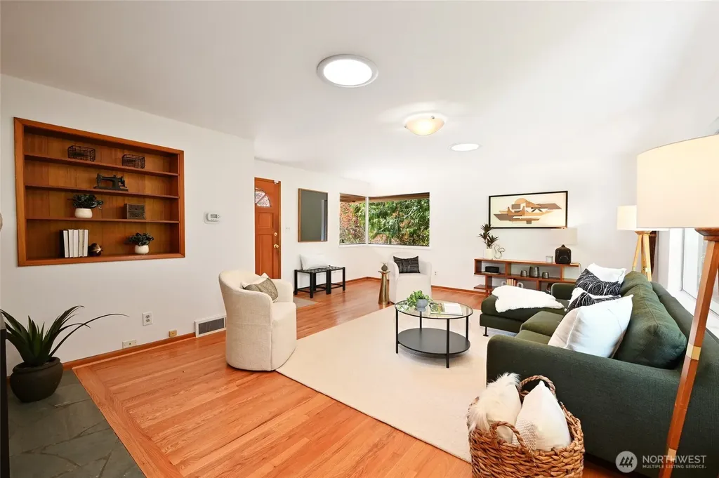 10801 12th Avenue NE Seattle WA 98125