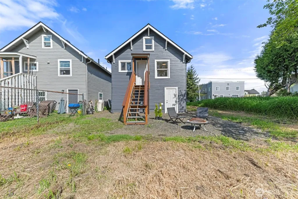 411 11th Street Hoquiam WA 98550