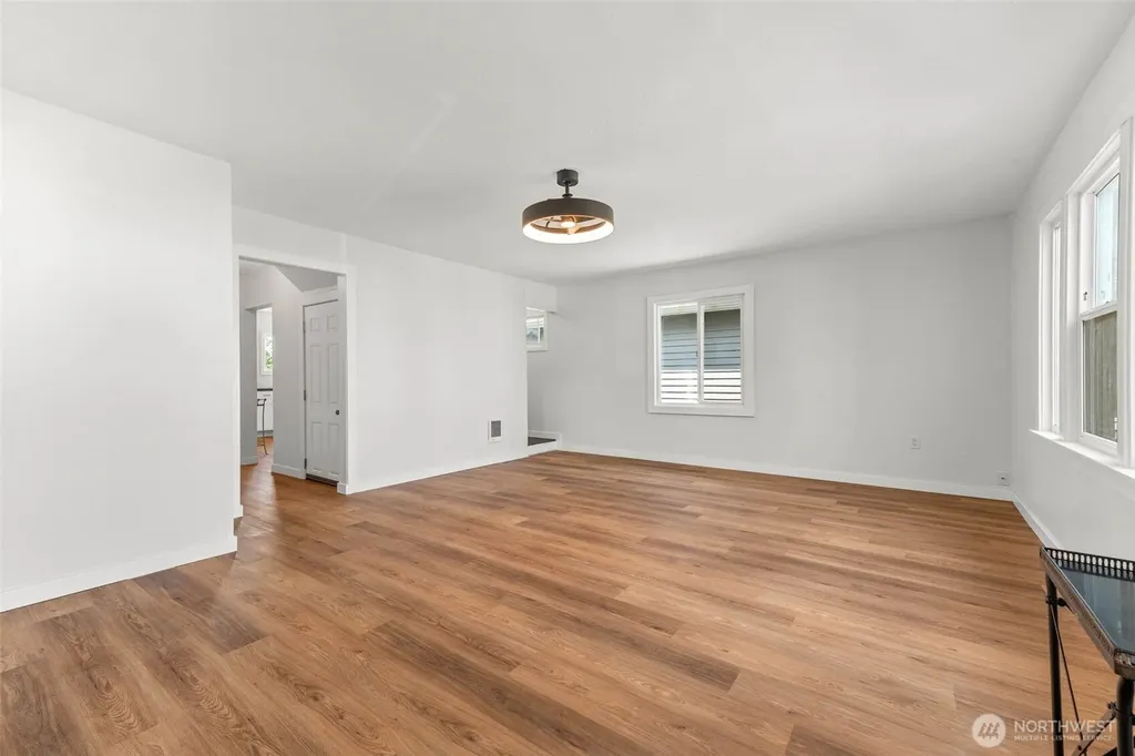 411 11th Street Hoquiam WA 98550