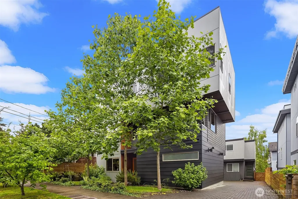 9230 Interlake Avenue N Seattle WA 98103