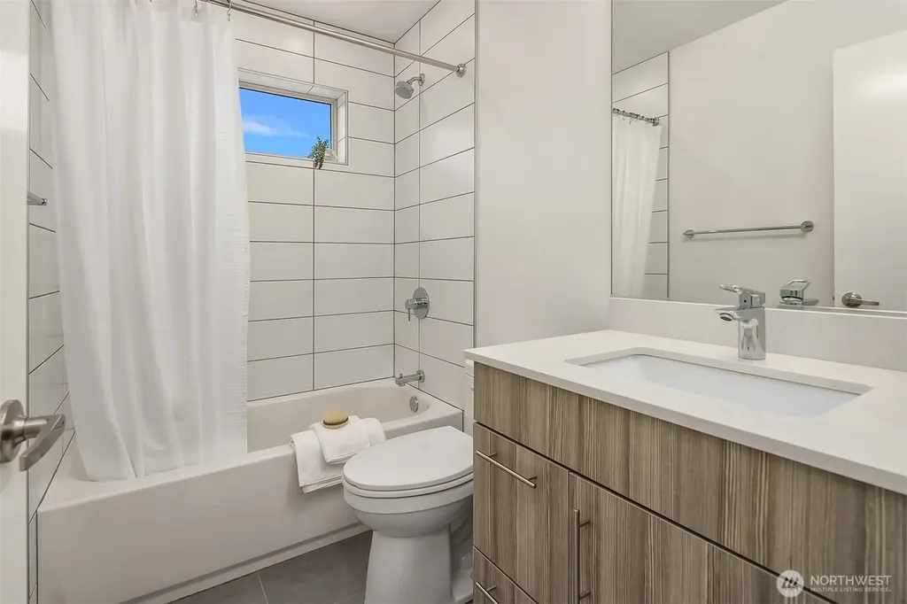 9230 Interlake Avenue N Seattle WA 98103