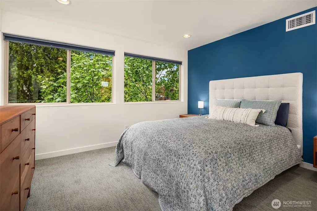 9230 Interlake Avenue N Seattle WA 98103