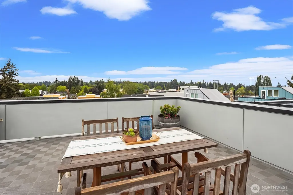 9230 Interlake Avenue N Seattle WA 98103