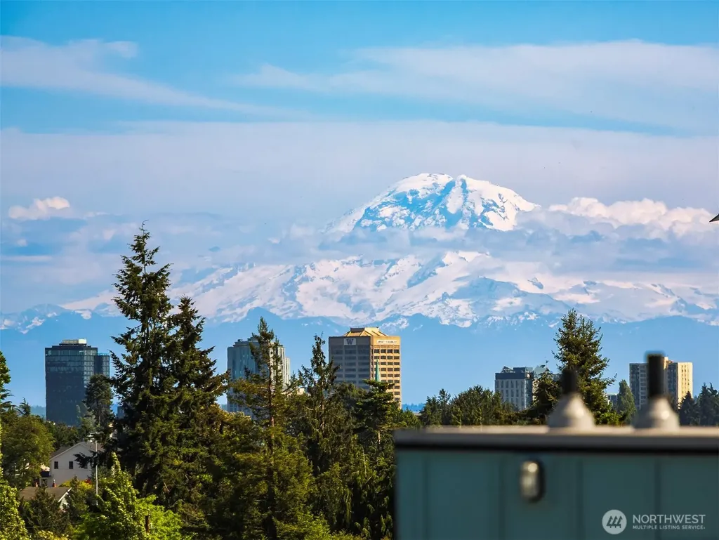 9230 Interlake Avenue N Seattle WA 98103