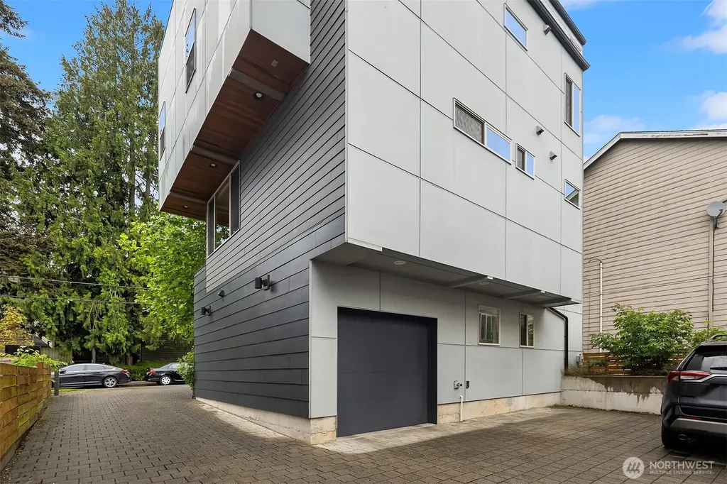 9230 Interlake Avenue N Seattle WA 98103
