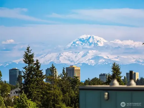 9230 Interlake Avenue N Seattle WA 98103