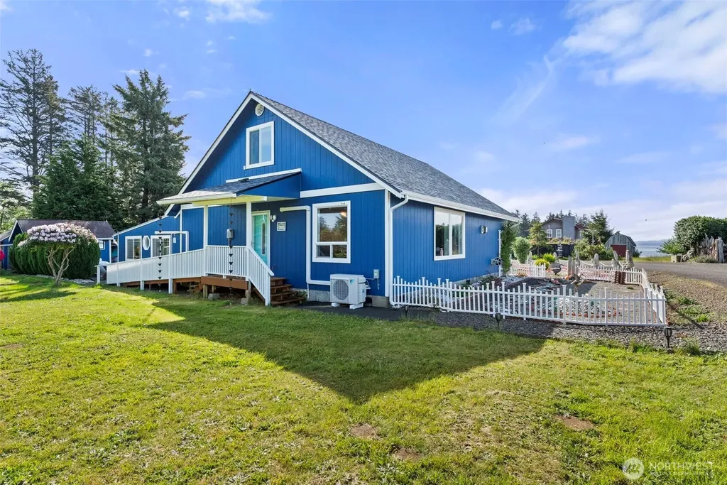 14 Sunset Road South Bend WA 98586