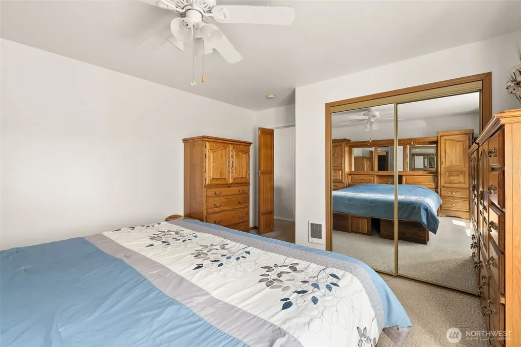 14 Sunset Road South Bend WA 98586