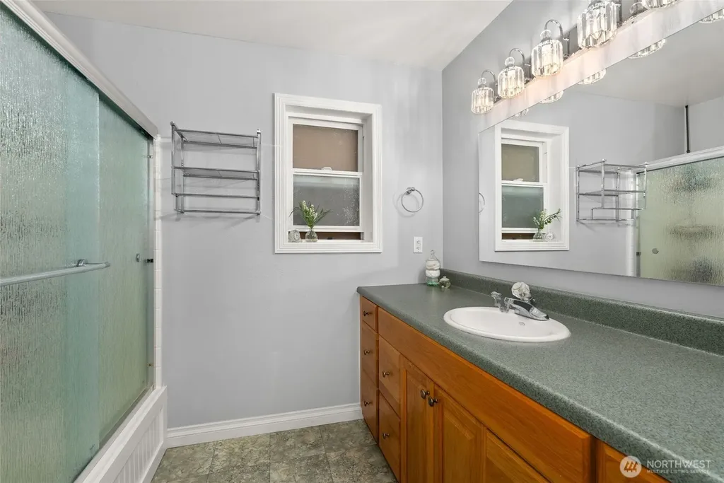 14 Sunset Road South Bend WA 98586