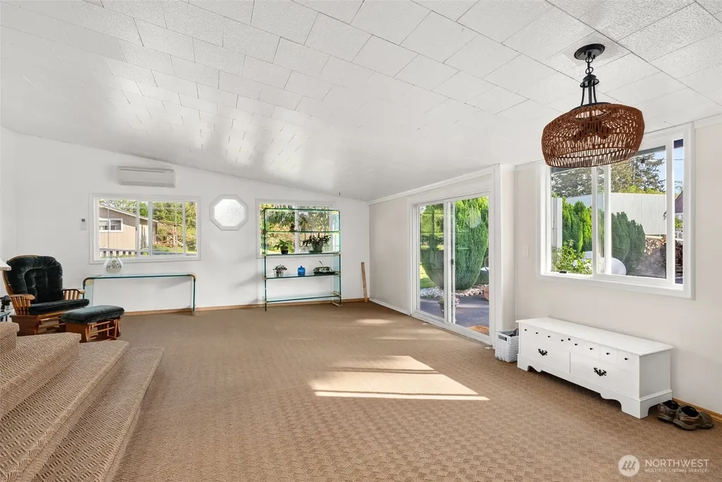 14 Sunset Road South Bend WA 98586