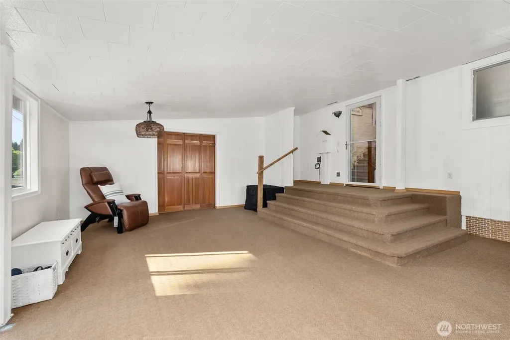 14 Sunset Road South Bend WA 98586