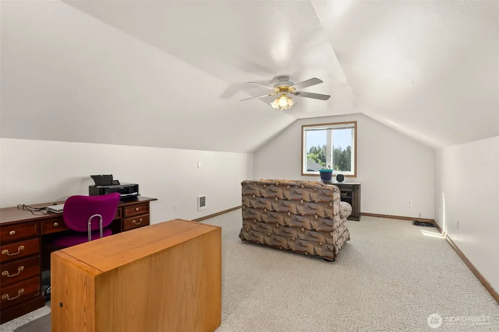 14 Sunset Road South Bend WA 98586