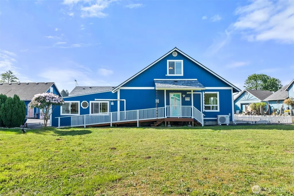 14 Sunset Road South Bend WA 98586