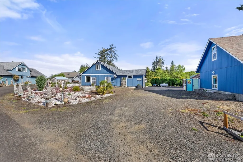 14 Sunset Road South Bend WA 98586