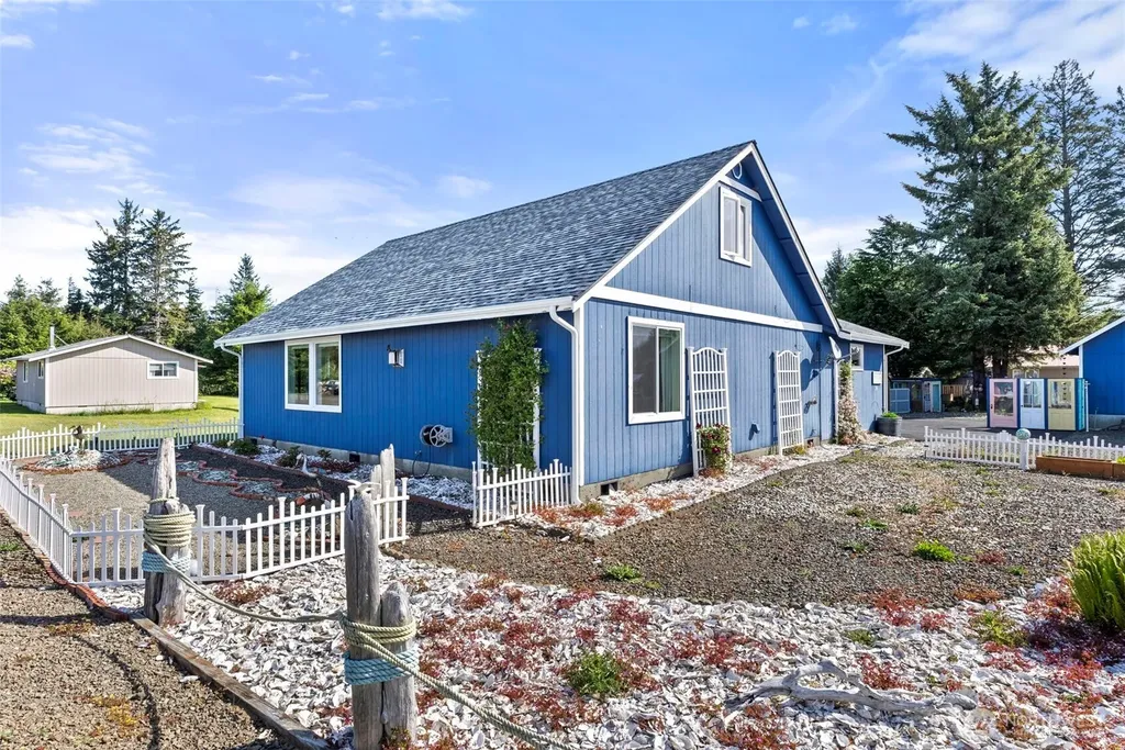 14 Sunset Road South Bend WA 98586