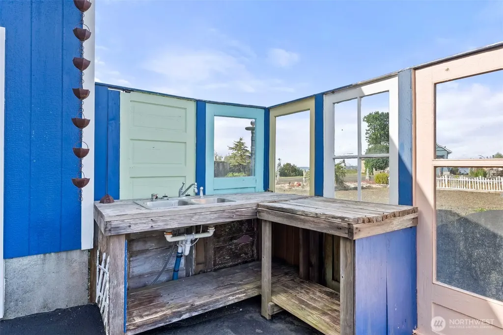 14 Sunset Road South Bend WA 98586
