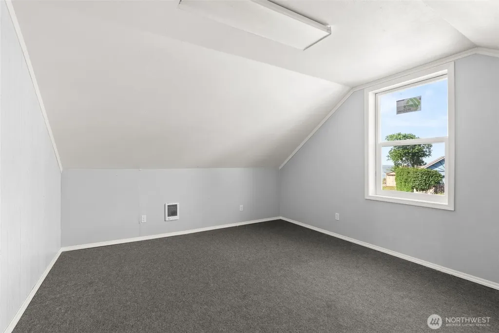14 Sunset Road South Bend WA 98586