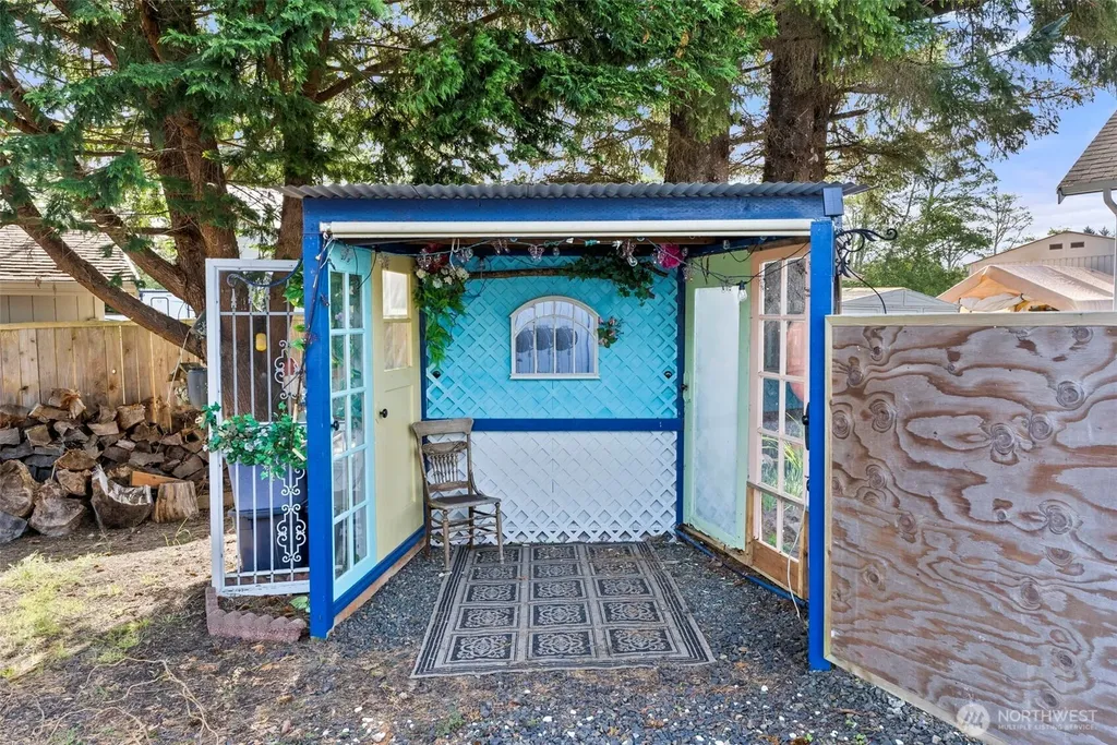 14 Sunset Road South Bend WA 98586