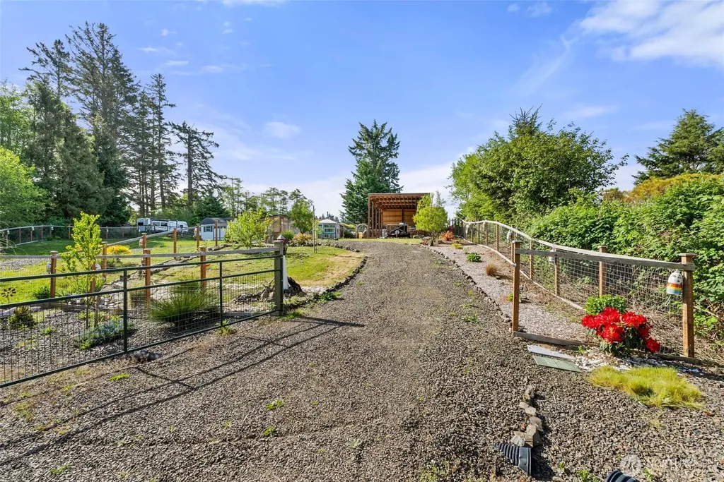 14 Sunset Road South Bend WA 98586
