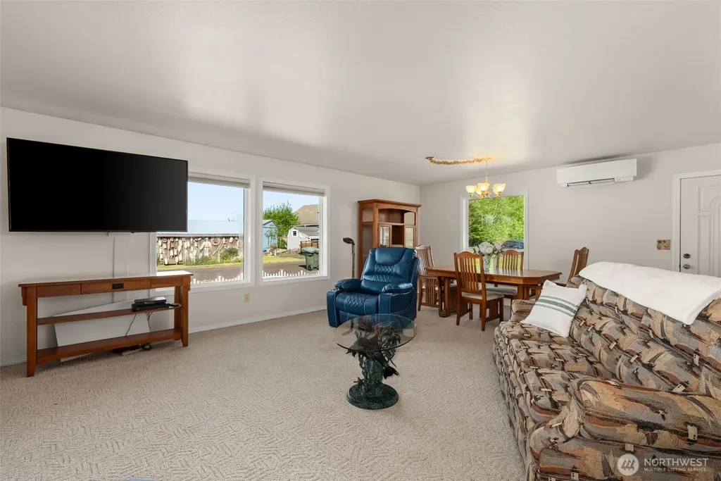 14 Sunset Road South Bend WA 98586