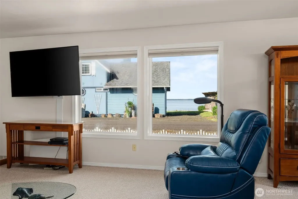 14 Sunset Road South Bend WA 98586