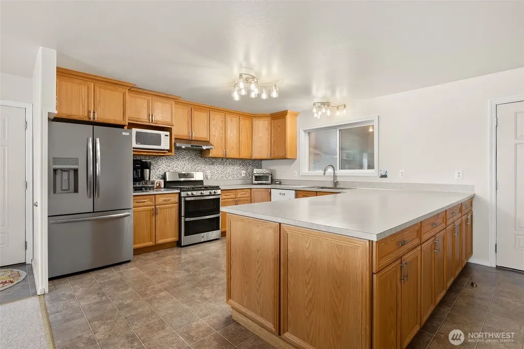 14 Sunset Road South Bend WA 98586