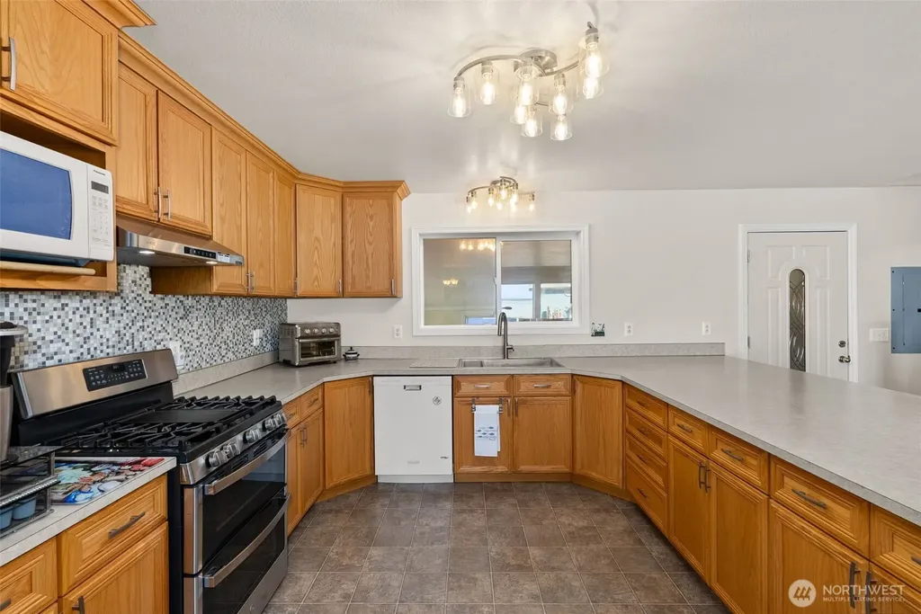 14 Sunset Road South Bend WA 98586