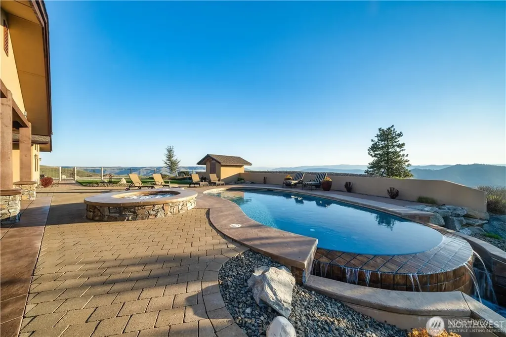 300 Hawks Ridge Road Chelan WA 98816