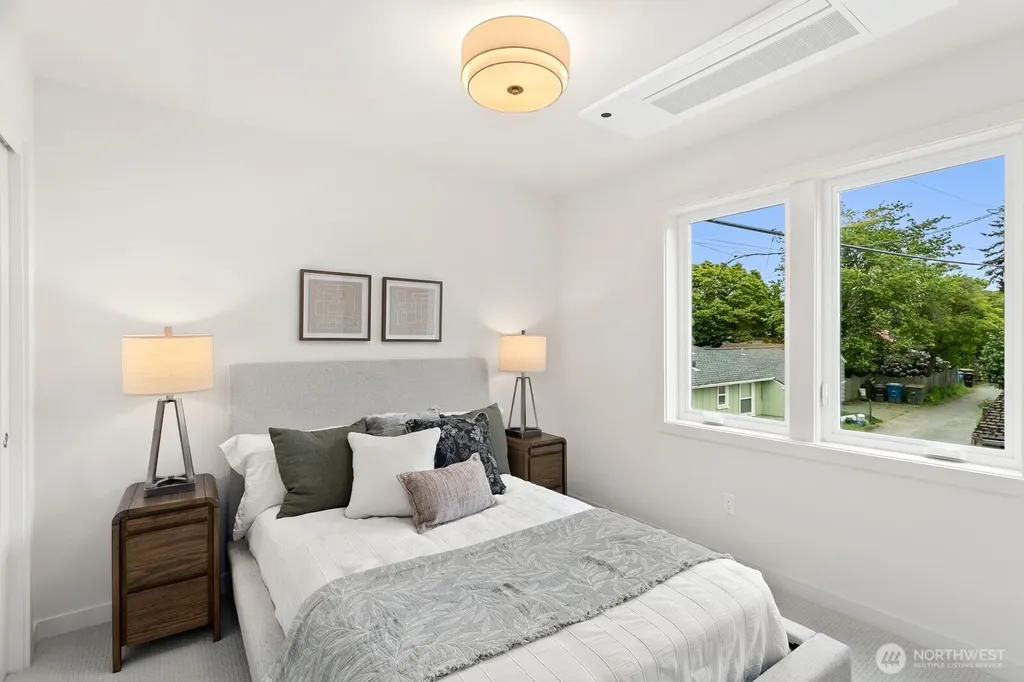 2817 W Bertona Street Seattle WA 98199