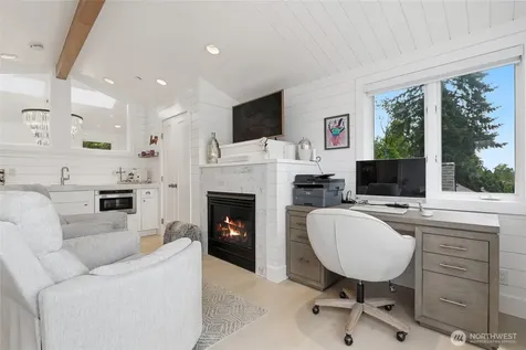 5021 Lakehurst Lane Bellevue WA 98006