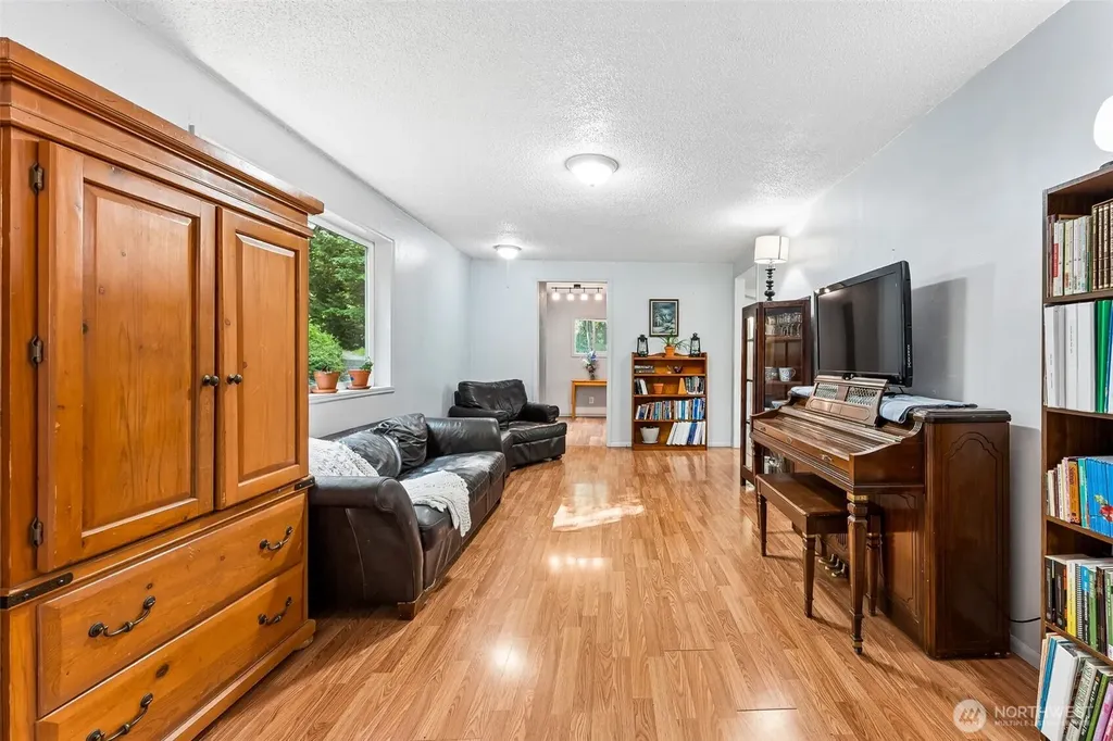 17122 61st Street NW Vaughn WA 98394