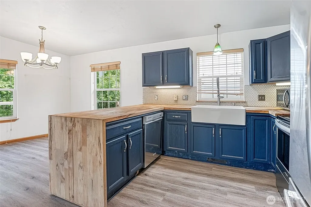 792 Island Circle SE Ocean Shores WA 98569