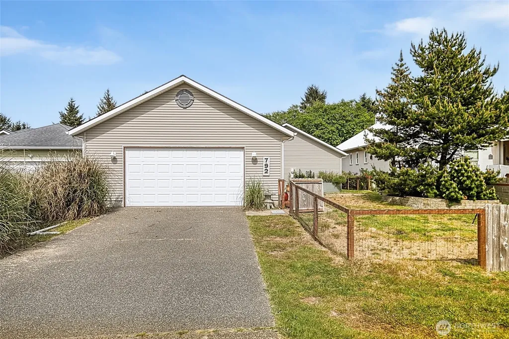 792 Island Circle SE Ocean Shores WA 98569